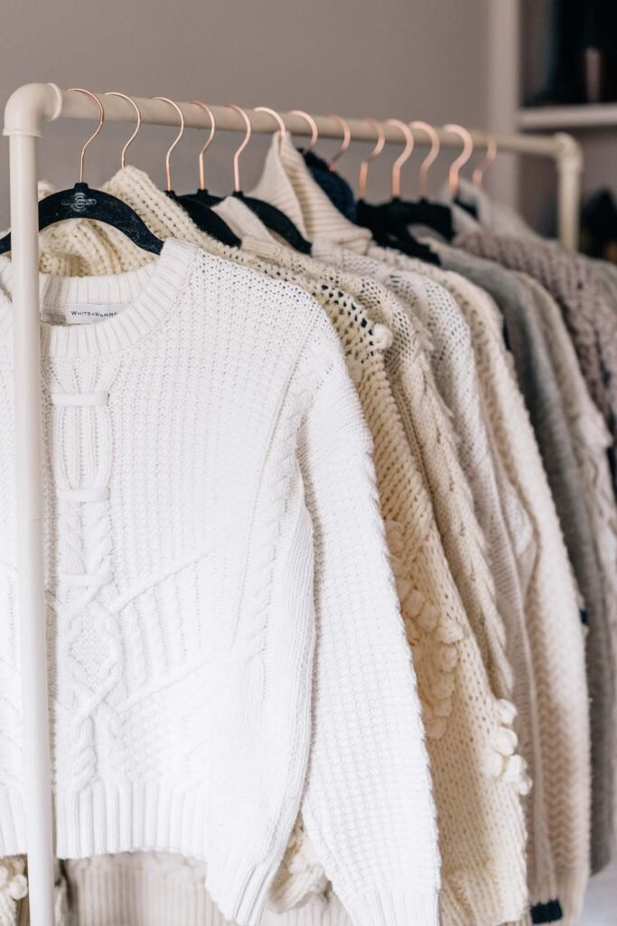 Capsule wardrobe essentials and outfit ideas.