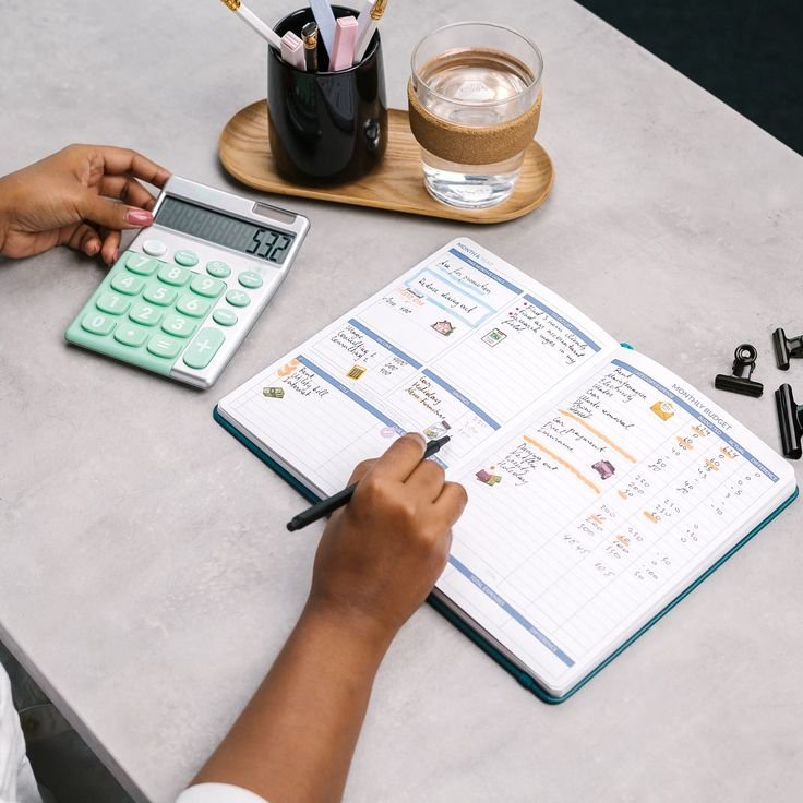 Monthly budget planner showing income, expenses, savings, and financial goals for women.