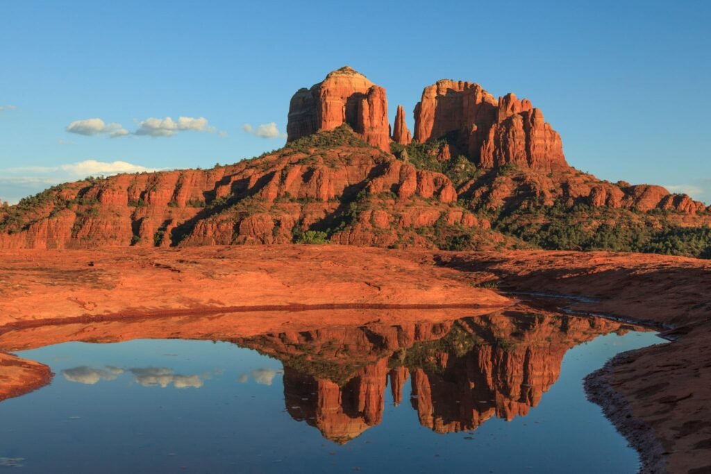 Red rock landscapes in Sedona, Arizona for solo adventures.